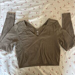H&M Women's Brown V-Neck Crop Top